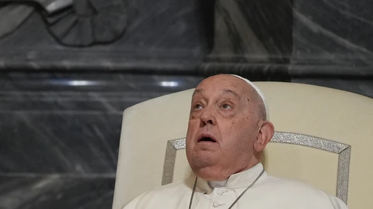 El papa Francisco mira hacia arriba en una imagen de archivo El papa Francisco mira hacia arriba en una imagen de archivo