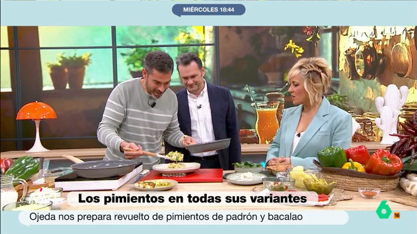 Pablo Ojeda sorprende a Iñaki López y Cristina Pardo con una receta rápida y saludable: un revuelto de pimientos con bacalao El nutricionista muestra como en pocos pasos es posible elaborar un plato muy saludable y delicioso. Para su receta, tan solo necesita cebolla, pimientos de Padrón, bacalao y huevos. No te pierdas el paso a paso.