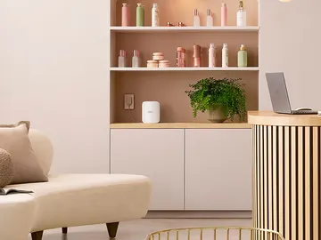Un eero 7 Pro en el salón Un eero 7 Pro en el salón