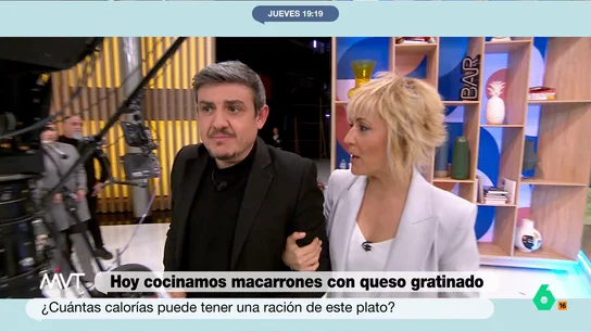 El divertido momento de Cristina Pardo improvisando con Alfonso Pérez Medina El final de la sección de cocina de hoy con Carlos Maldonado y Pablo Ojeda deja un divertido momento de improvisación donde, a la espera de una conexión, Cristina Pardo come macarrones, desvela un 'secreto' y recurre a Alfonso Pérez Medina.