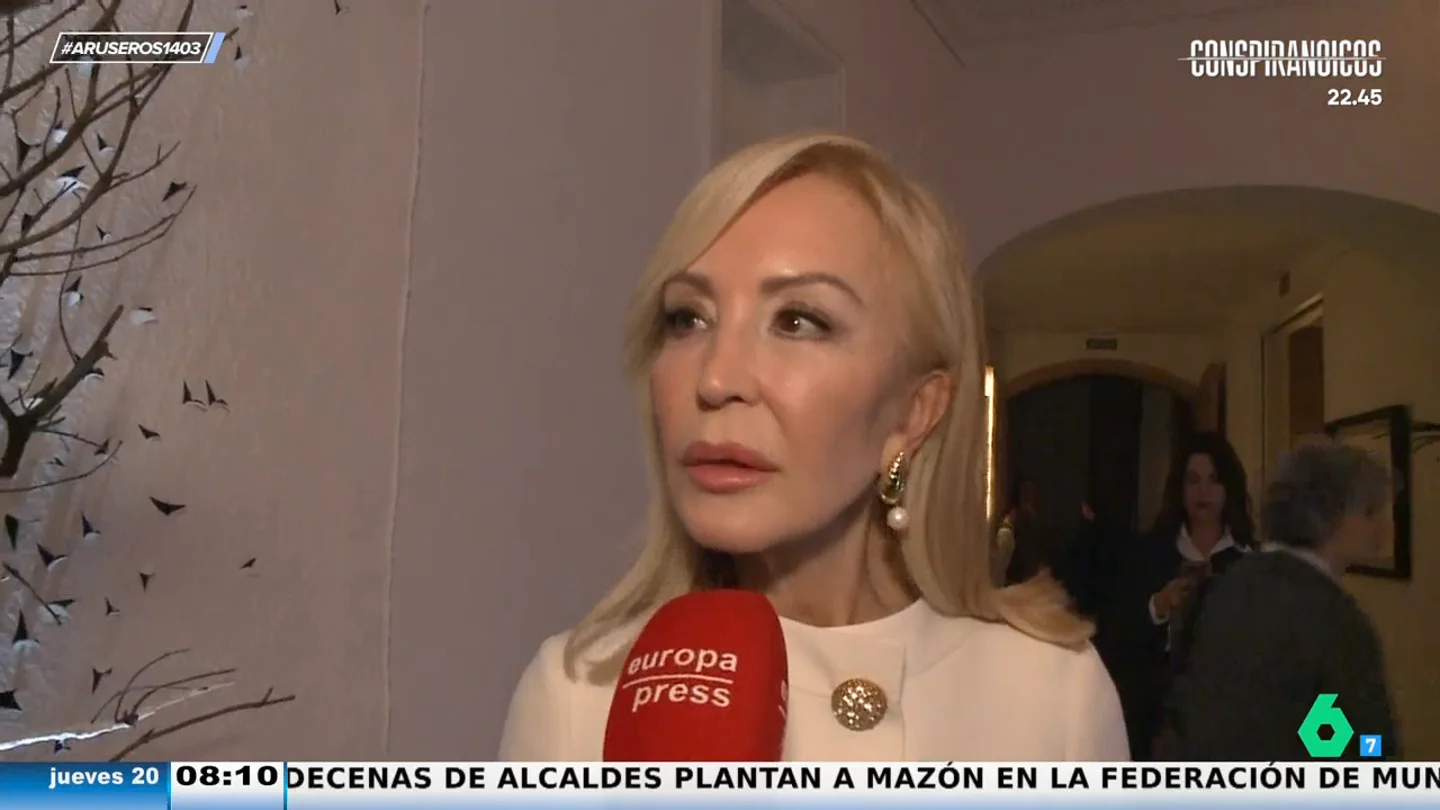 La respuesta de Carmen Lomana cuando le preguntan por qué en sus memorias no aparece Ágatha Ruiz de la Prada: "Me mata" La respuesta de Carmen Lomana cuando le preguntan por qué en sus memorias no aparece Ágatha Ruiz de la Prada: "Me mata"