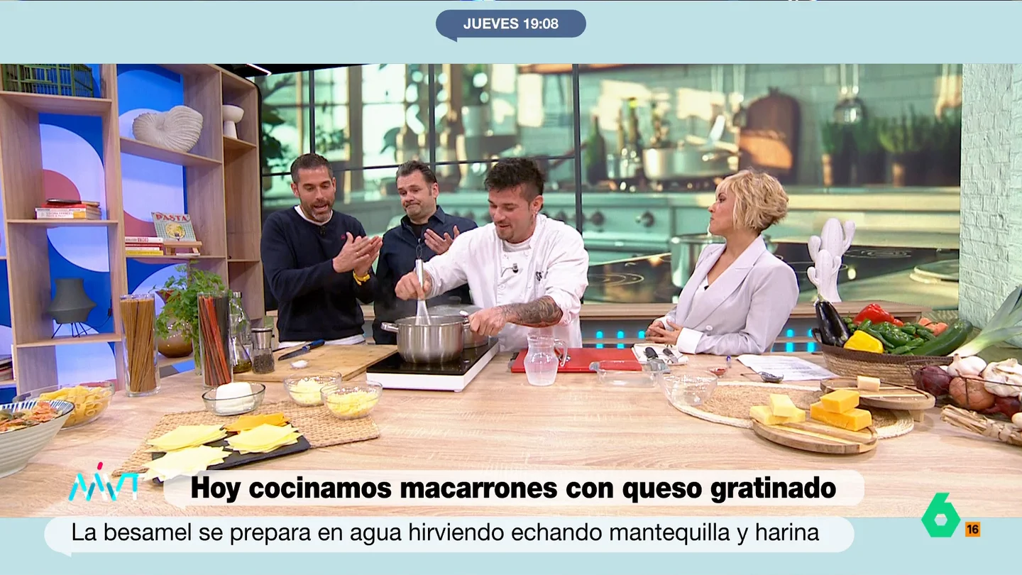 ¿Engorda más la pasta por la noche? Pablo Ojeda desvela si este mito es real Muchas personas no toman este ingrediente a la hora de cenar ya que consideran que engorda más que si se consume a la hora de comer. El nutricionista expone que hay que tener en cuenta "el balance energético".