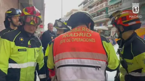 Investigan la muerte de un hombre tras caer al foso de un ascensor en Madrid: todo apunta a un accidente tras un presunto forcejeo con su pareja Investigan la muerte de un hombre tras caer al foso de un ascensor en Madrid: todo apunta a un accidente tras un presunto forcejeo con su pareja
