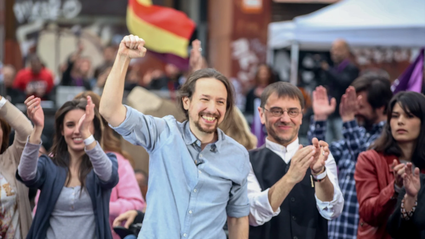 Pablo Iglesias, Irene Montero y Juan Carlos Monedero en un acto de precampaña de Podemos. Pablo Iglesias, Irene Montero y Juan Carlos Monedero en un acto de precampaña de Podemos.