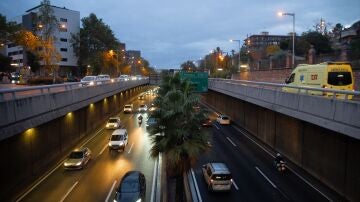 Coches circulando por autovía