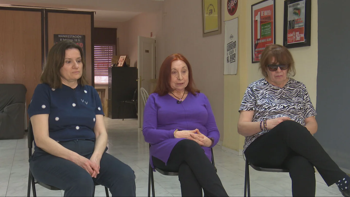 "¿Cómo puedes ser así de inhumana?": los familiares de los fallecidos en las residencias cargan contra Ayuso y Miguel Ángel Rodríguez "¿Cómo puedes ser así de inhumana?": los familiares de los fallecidos en las residencias cargan contra Ayuso y Miguel Ángel Rodríguez