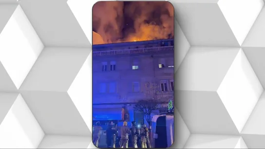 Un virulento incendio obliga a desalojar tres edificios en Ourense Un virulento incendio obliga a desalojar tres edificios en Ourense