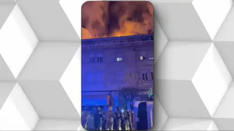 Un virulento incendio obliga a desalojar tres edificios en Ourense Un virulento incendio obliga a desalojar tres edificios en Ourense