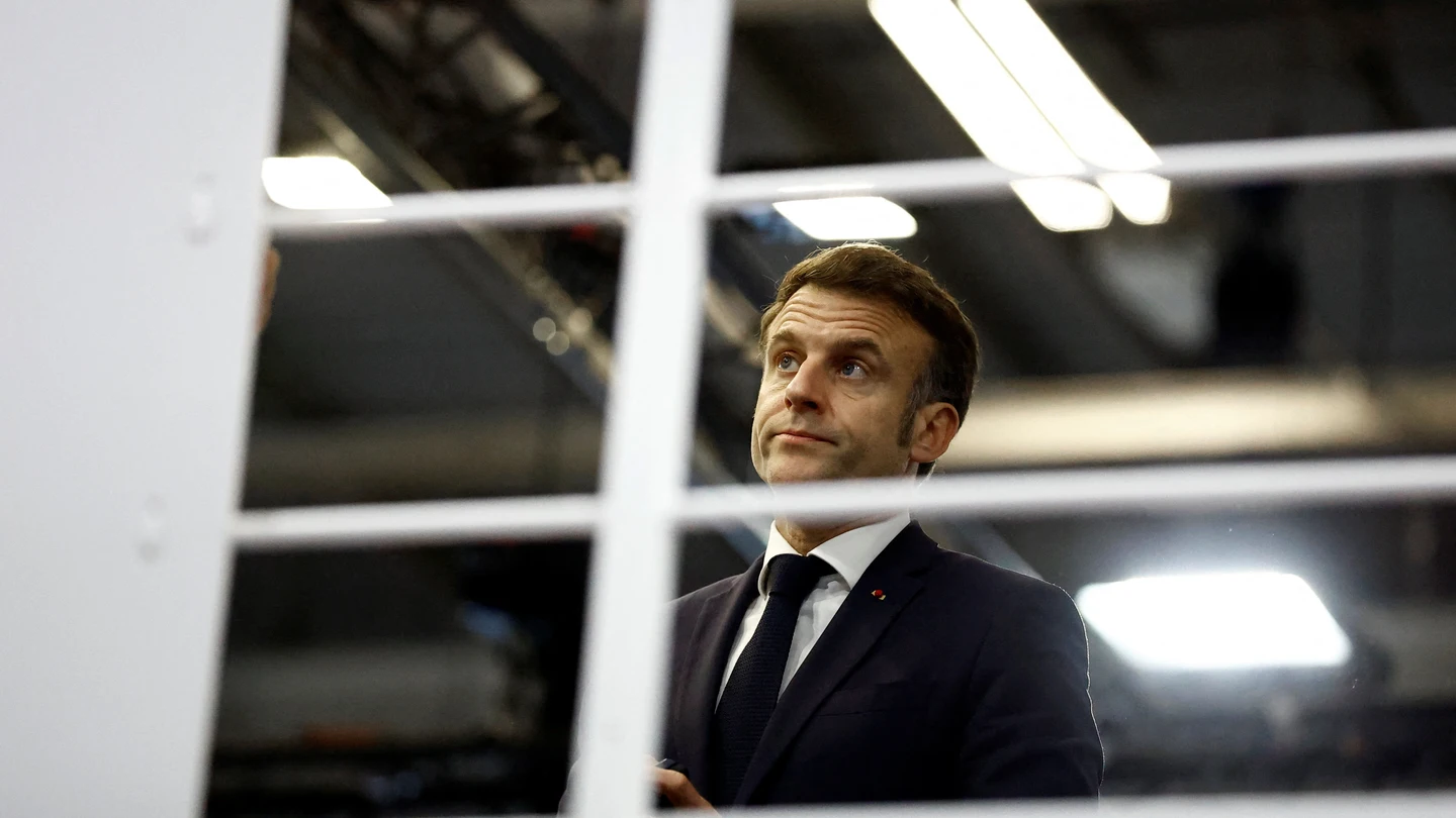 Macron habla por teléfono con el ministro de Interior tras el ataque terrorista en Mulhouse Macron habla por teléfono con el ministro de Interior tras el ataque terrorista en Mulhouse