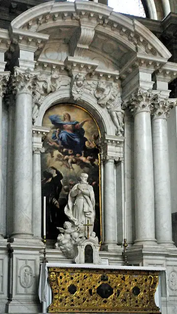 Interior de la Basílica de Santa María de la Salud de Venecia Interior de la Basílica de Santa María de la Salud de Venecia