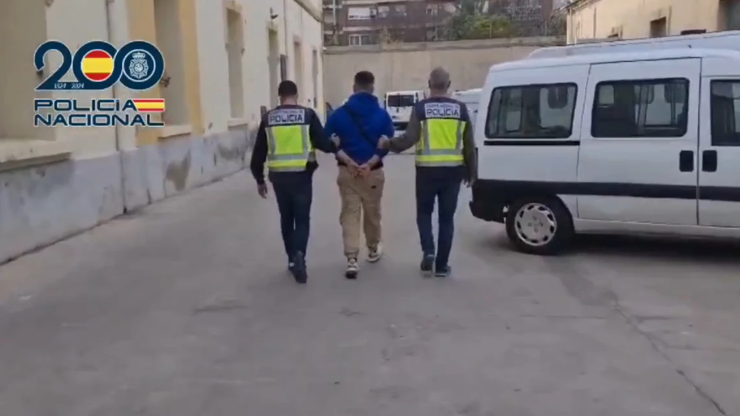 La Policía detiene al presunto autor de la agresión a tres aficionados del Villarreal La Policía detiene al presunto autor de la agresión a tres aficionados del Villarreal