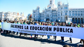 Manifestaci&oacute;n por la educaci&oacute;n p&uacute;blica en Madrid