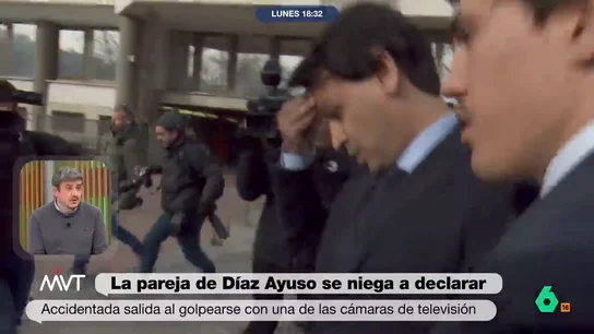 Alfonso Pérez Medina desvela la verdad sobre el golpe que ha sufrido el novio de Ayuso con una cámara de laSexta Alfonso Pérez Medina desvela la verdad sobre el golpe que ha sufrido el novio de Ayuso con una cámara de laSexta