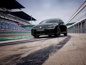 Por el precio de un BMW Serie 2 , tienes uno de los Volkswagen Golf R más bonitos de la historia con 333 CV y pura adrenalina Por el precio de un BMW Serie 2 , tienes uno de los Volkswagen Golf R más bonitos de la historia con 333 CV y pura adrenalina