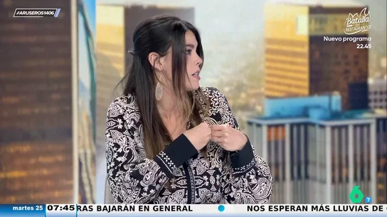 La reflexión de Alba Gutiérrez al ver que su hija de un año le pide el móvil para jugar: "Quizá soy yo la que lo usa demasiado" La reflexión de Alba Gutiérrez al ver que su hija de un año le pide el móvil para jugar: "Quizá soy yo la que lo usa demasiado"