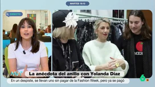 La divertida confusión de Yolanda Díaz en la Madrid Fashion Week: "Un simpa en toda regla" La diseñadora ha contado, en un vídeo publicado en redes sociales, que la vicepresidenta segunda del Gobierno y una persona de su equipo habían cogido dos anillos de su stand pero no los habían pagado.