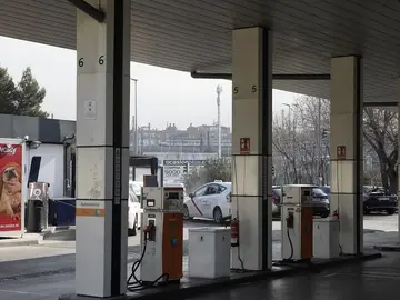Si vives en la capital y tienes etiqueta Cero estás de suerte: el Ayuntamiento de Madrid transforma una gasolinera para recargar estos vehículos Si vives en la capital y tienes etiqueta Cero estás de suerte: el Ayuntamiento de Madrid transforma una gasolinera para recargar estos vehículos
