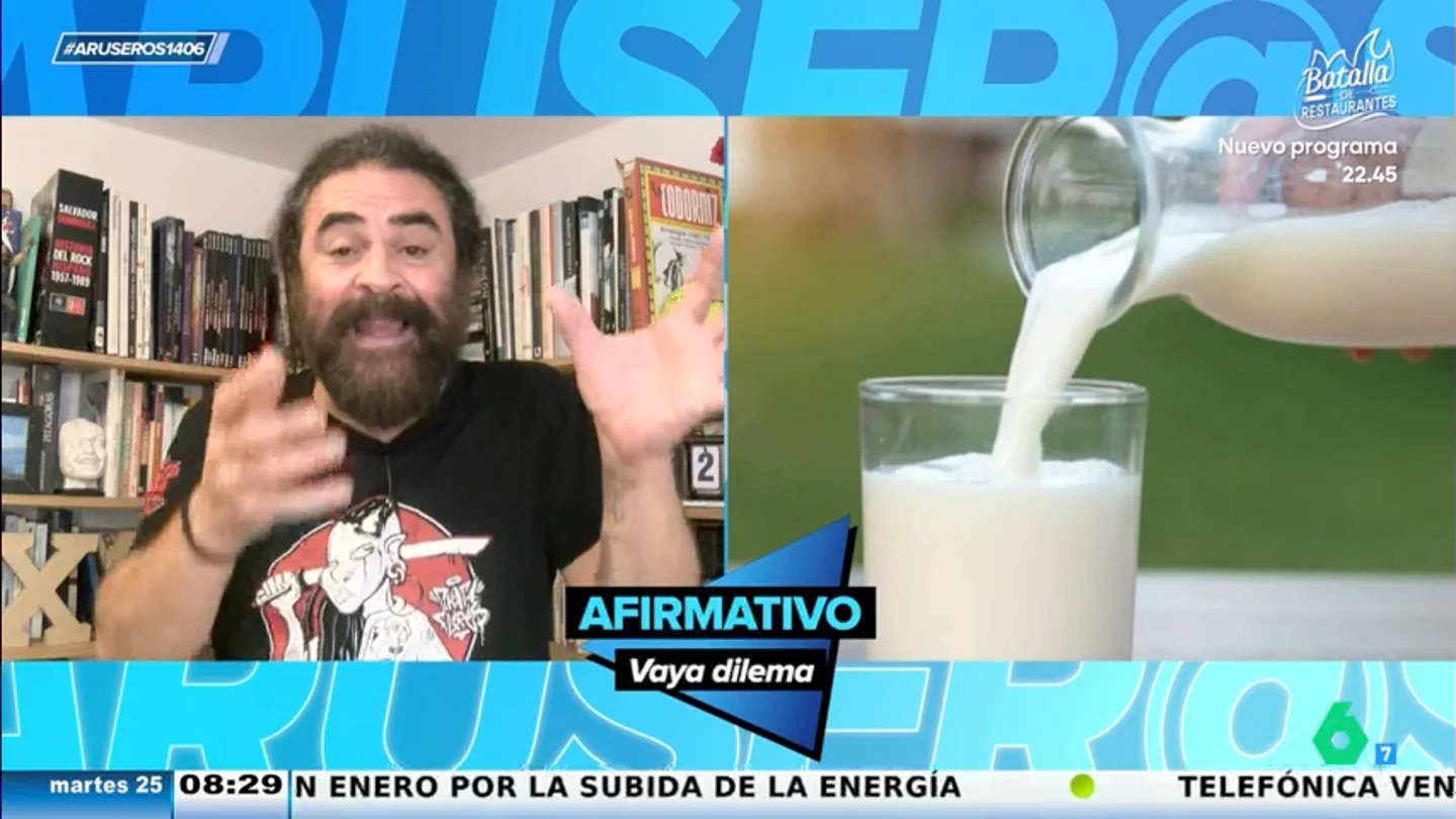 El Sevilla defiende el consumo de leche de cucaracha en Aruser@s: "Seguro que no está peor que la leche de avena" El Sevilla defiende el consumo de leche de cucaracha en Aruser@s: "Seguro que no está peor que la leche de avena"
