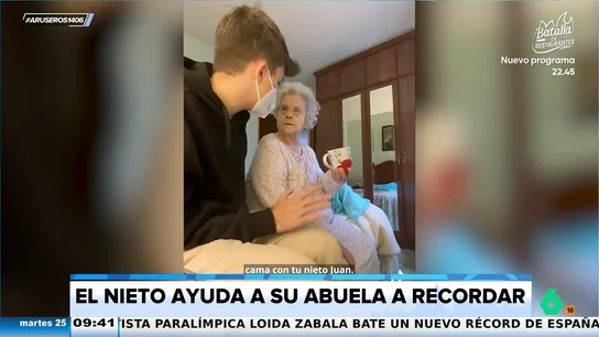 El tierno viral de un nieto que ayuda a su abuela con alzheimer a recordar para que no se olvide de sus seres queridos El tierno viral de un nieto que ayuda a su abuela con alzheimer a recordar para que no se olvide de sus seres queridos