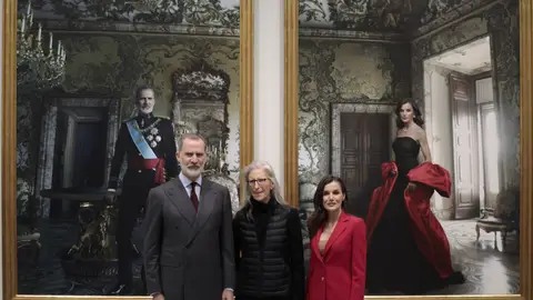 Los Reyes Felipe y Letizia y la artista Annie Leivobitz Los Reyes Felipe y Letizia y la artista Annie Leivobitz