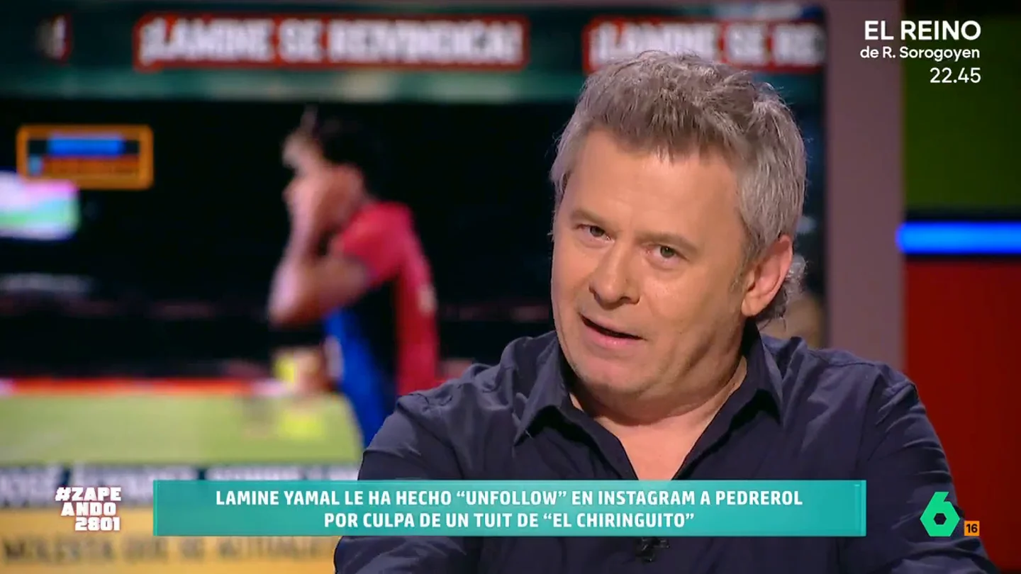 La surrealista imitación de Miki Nadal a Josep Pedrerol: "Se me está yendo a Rajoy" Zapeando comenta el dramático momento vivido en 'El Chiringuito' donde Josep Pedrerol desvela el 'unfollow' que le ha hecho Lamine Yamal. En este vídeo, Miki Nadal intenta imitar al director de 'Jugones', sin tenerlo del todo preparado.
