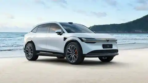 Este coche carga la batería en 9 minutos, y es de la marca que está a punto de llegar a España Zeekr 7X