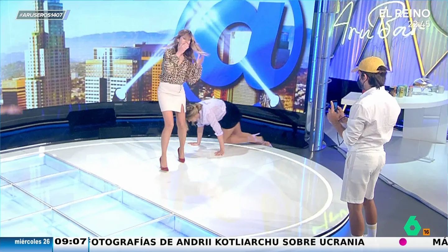 Rocío Cano, tras recordarle Alfonso Arús su caída en plató: "Me levanté mientras los sinvergüenzas se reían" Rocío Cano, tras recordarle Alfonso Arús su caída en plató: "Me levanté mientras los sinvergüenzas se reían"