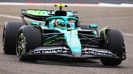 Fernando Alonso con el Aston Martin en Baréin Fernando Alonso con el Aston Martin en Baréin