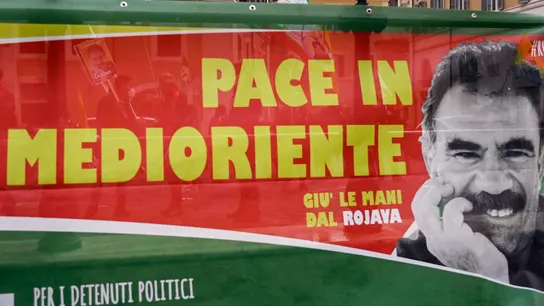 Una pancarta con la imagen de Abdullah Ocalan. Una pancarta con la imagen de Abdullah Ocalan.