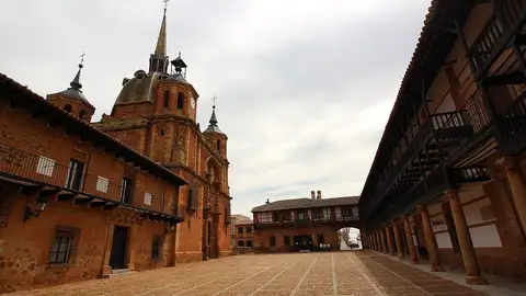 Plaza Mayor de San Carlos del Valle Plaza Mayor de San Carlos del Valle