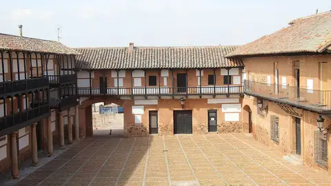 Plaza Mayor de San Carlos del Valle Plaza Mayor de San Carlos del Valle