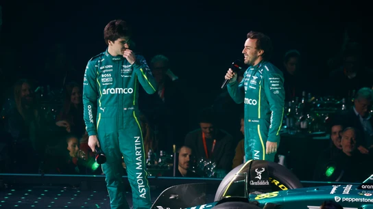 Lance Stroll y Fernando Alonso Lance Stroll y Fernando Alonso