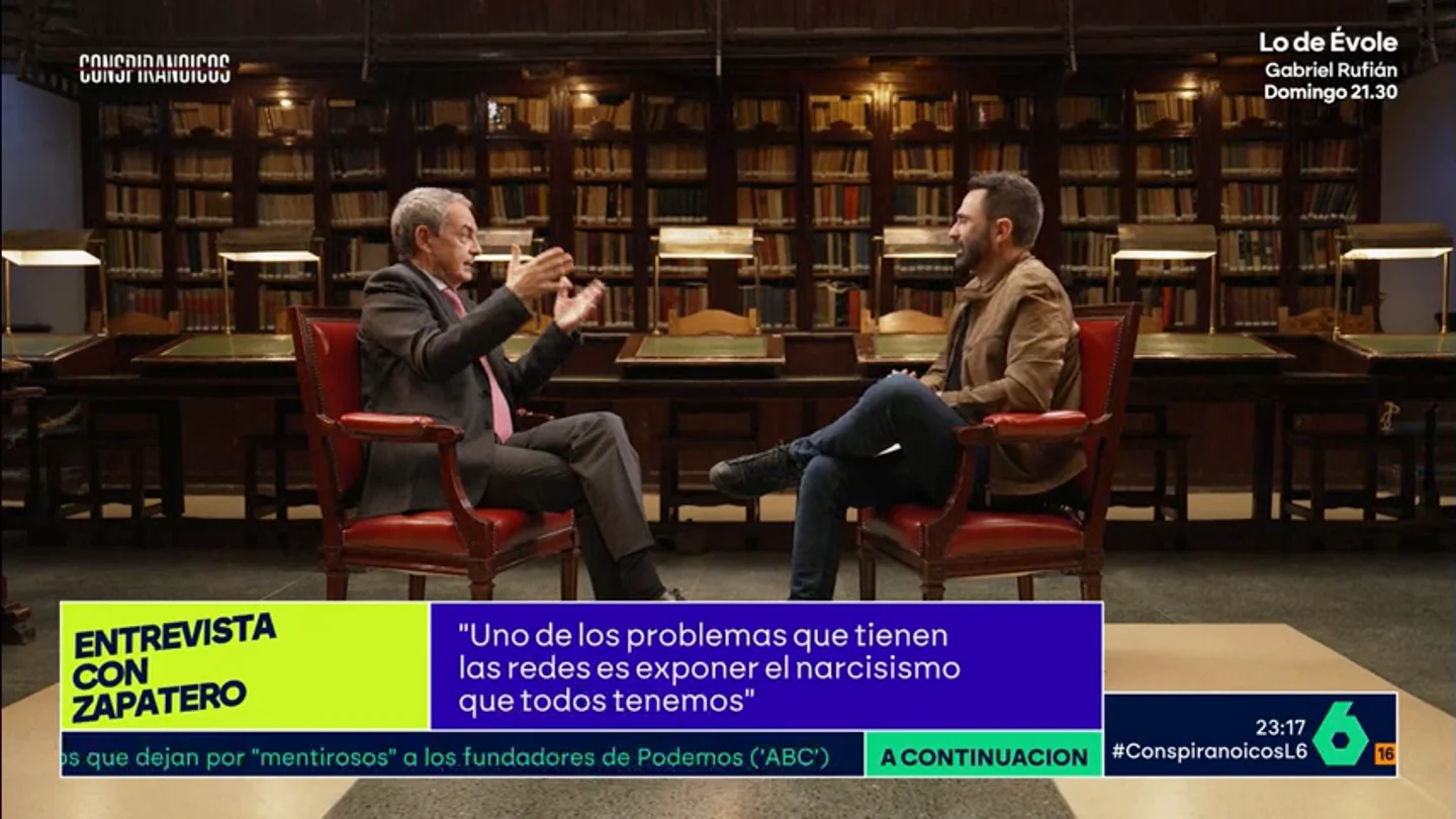 Zapatero, ante el "narcisismo exponencial" en las redes sociales: "Todos quieren ser catedráticos y premios Pulitzer" Zapatero, ante el "narcisismo exponencial" en las redes sociales: "Todos quieren ser catedráticos y premios Pulitzer"