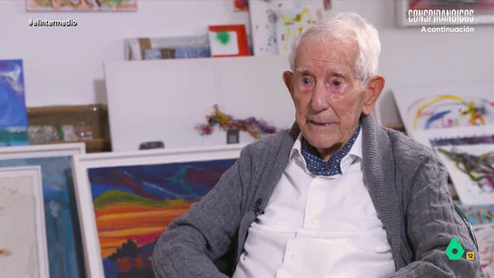 El tiktoker José Abad desvela que también fue "espía en Libia": "Llevaba una cámara en una cajetilla de tabaco" Thais Villas entrevista a José Abad, que a sus 90 años triunfa como tiktoker. En este vídeo, reflexiona sobre la importancia de la memoria histórica, Donald Trump, los jóvenes y desvela cuál fue su profesión más sorprendente.