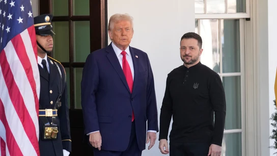 Zelenski y Trump posan antes de su reunión en la Casa Blanca Zelenski y Trump posan antes de su reunión en la Casa Blanca