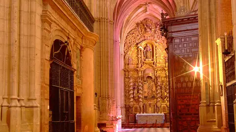 Interior de la Iglesia de Santa María de Carmona Interior de la Iglesia de Santa María de Carmona