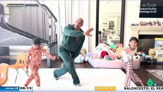 Así reacciona Alfonso Arús al baile viral de Dwayne Johnson con sus hijas: "¡La Roca, mi doble!" Así reacciona Alfonso Arús al baile viral de Dwayne Johnson con sus hijas: "¡La Roca, mi doble!"