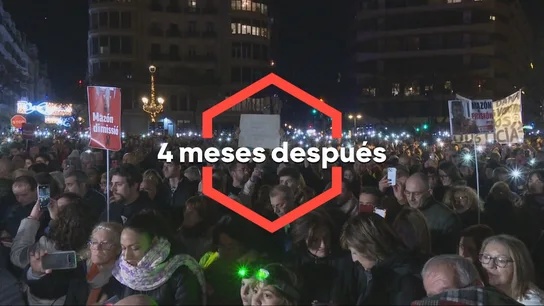 "Ni olvidamos, ni perdonamos, ni cambiamos de versión": los vecinos de Valencia siguen pidiendo responsabilidades a Mazón cuatro meses después de la DANA "Ni olvidamos, ni perdonamos, ni cambiamos de versión": los vecinos de Valencia siguen pidiendo responsabilidades a Mazón cuatro meses después de la DANA