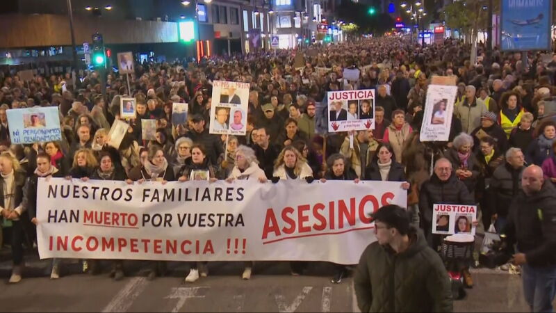 Miles de personas protestan contra Mazón en Valencia y piden su dimisión a gritos de '¡criminal!' y '¡asesino!'