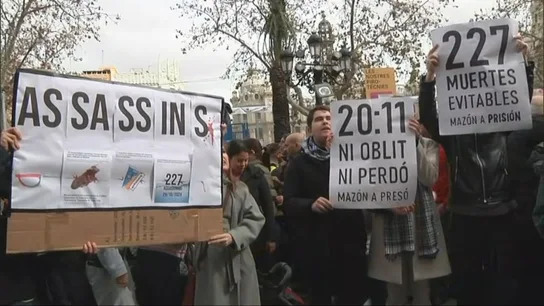 Momento de la manifestación contra Carlos Mazón en Valencia durante el arranque de las Fallas Momento de la manifestación contra Carlos Mazón en Valencia durante el arranque de las Fallas