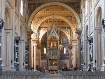 Interior de la Catedral de San Juan de Letr&aacute;n, en Roma