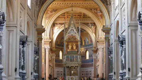 Interior de la Catedral de San Juan de Letrán, en Roma Interior de la Catedral de San Juan de Letrán, en Roma