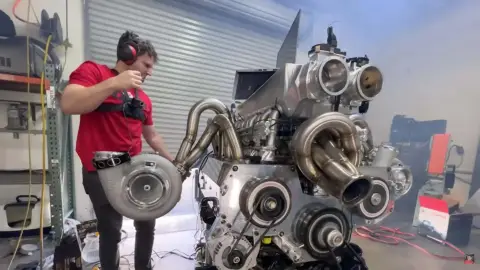 5.000 CV, 12 rotores y 3 turbos: es uno de los motores más locos de todos los tiempos 5.000 CV, 12 rotores y 3 turbos: es uno de los motores más locos de todos los tiempos
