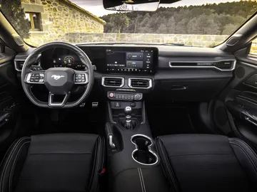 5.0 sin ningún tipo de electrificación y cambio manual; auténtica esencia americana 5.0 sin ningún tipo de electrificación y cambio manual; auténtica esencia americana