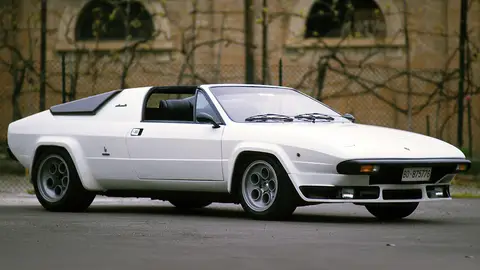 Es el Lamborghini Countach "para pobres" que no tuvo éxito a pesar de su motor central V8 Lamborghini Silhouette
