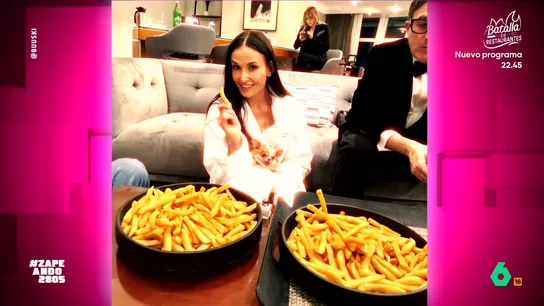 El tremendo homenaje que se ha dado Demi Moore tras no ganar el Oscar: "Llevaba toda la noche sin comer algo con sustancia" Isabel Forner analiza el festín de Demi Moore después de perder contra todo pronóstico el Oscar a mejor actriz. Además, protagoniza un divertido momento con un chiste sobre la intérprete y su película 'La sustancia'.
