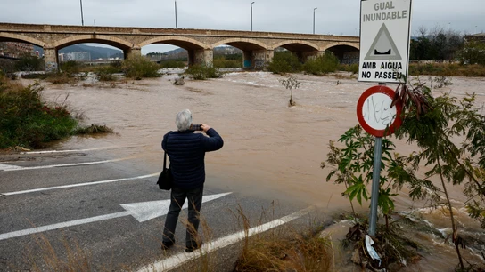 Varias carreteras de las provincias de Valencia y Castellón permanecen cortadas debido a la lluvia Varias carreteras de las provincias de Valencia y Castellón permanecen cortadas debido a la lluvia