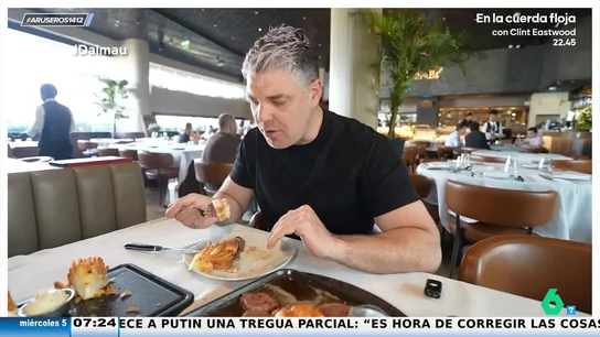 Un tiktoker español visita uno de los restaurantes más caros del mundo en Dubái: así es el odiado y criticado Salt Bae Un tiktoker español visita uno de los restaurantes más caros del mundo en Dubái: así es el odiado y criticado Salt Bae