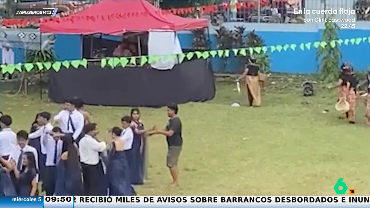 La emotiva reacción de un padre al bailar con su hija al ver que no tiene pareja de baile La emotiva reacción de un padre al bailar con su hija al ver que no tiene pareja de baile