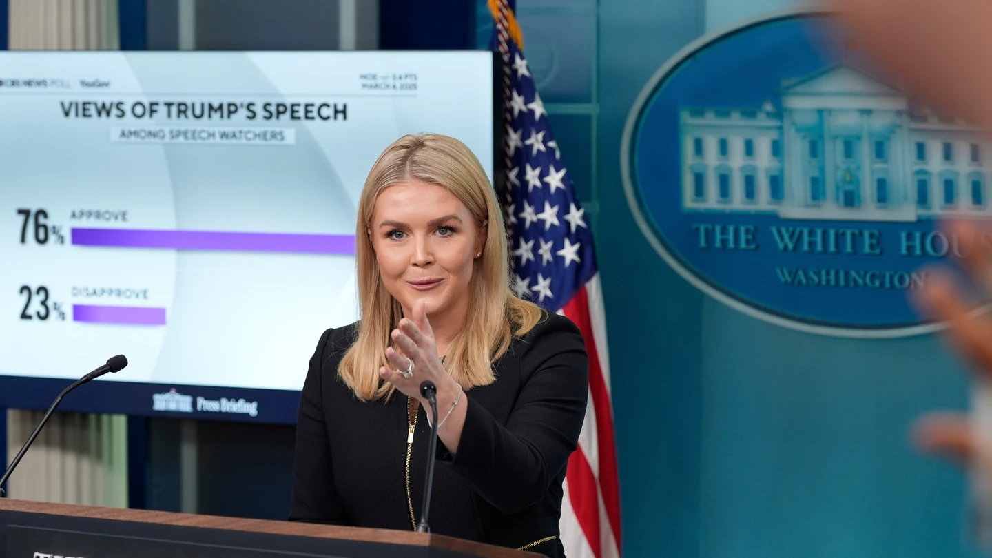 La secretaria de prensa de la Casa Blanca, Karoline Leavitt, habla con periodistas en la sala de prensa James Brady de la Casa Blanca La secretaria de prensa de la Casa Blanca, Karoline Leavitt, habla con periodistas en la sala de prensa James Brady de la Casa Blanca